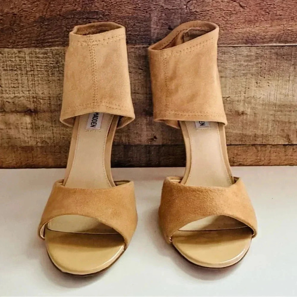 Steve Madden Liftoff Peep Toe Nude Suede Heels - Picture 4 of 7